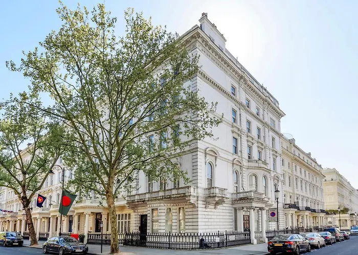 Central Kensington Apartment