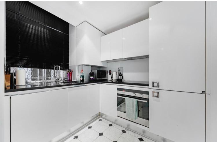 Апартаменты Central Kensington Apartment *